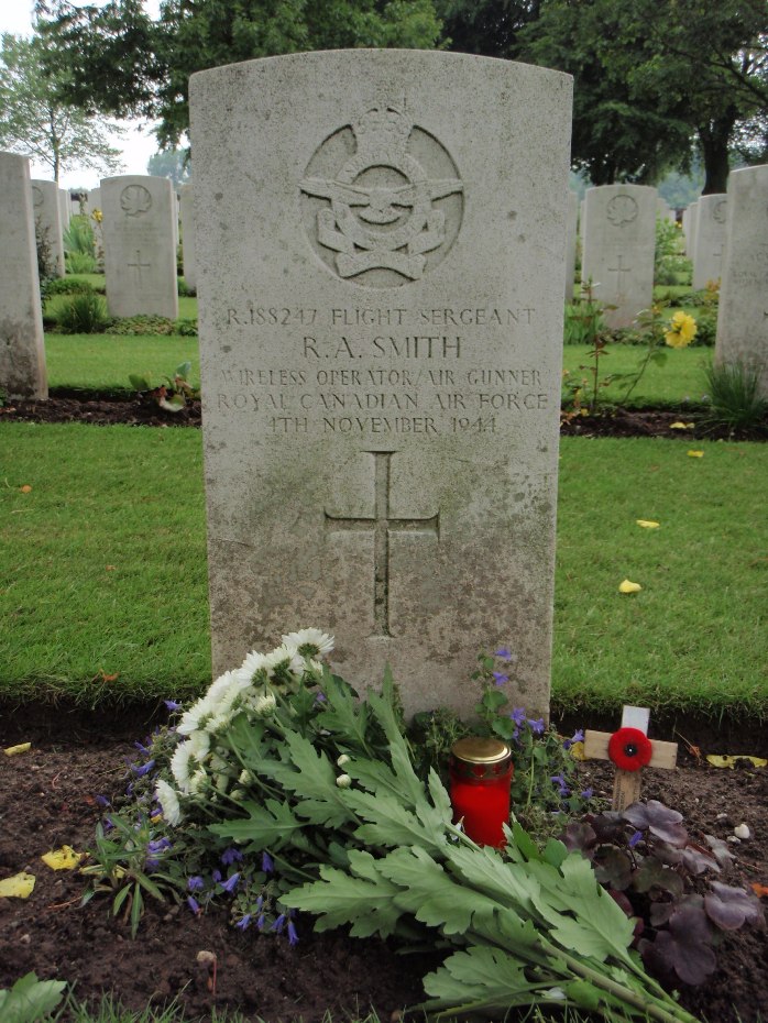 robert_gravesite2.jpg